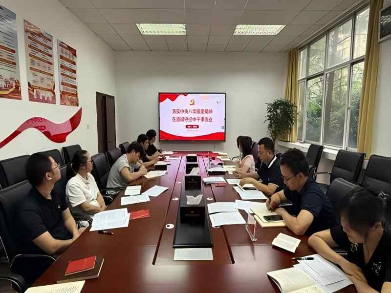 李哲伦到所在党支部讲专题党课